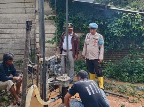 Personel Polri terlibat bangun jembatan darurat dan sumur bor untuk korban bencana Aceh-Sumatera (dok.Polri)