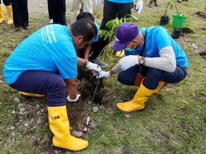 Pertamina Tanam Ratusan Pohon-Tebar 3.000 Bibit Ikan di DAS Lematang