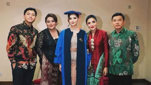 Sarah Menzel Wisuda, Ashanty dan KD Kompak Temani Calon Istri Azriel