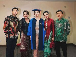 Sarah Menzel Wisuda, Ashanty dan KD Kompak Temani Calon Istri Azriel