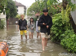 Denpasar Banjir, Turis-Turis Dievakuasi dengan Perahu Karet