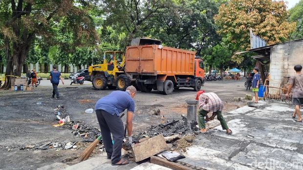 TKP ricuh matel dikeroyok hingga tewas di Kalibata, Jaksel. (Taufiq/detikcom)