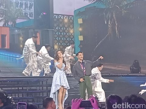 TRANSMEDIA 24 OURS Acara Hari Ulang Tahun Transmedia ke-24, bertajuk TRANSMEDIA 24 OURS yang diselenggarakan di Trans Studio Cibubur pada Minggu malam (14/12/2025).