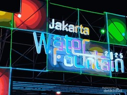 Water Fountain Hidupkan Malam di Lapangan Banteng dan Dukungan untuk Sumatera