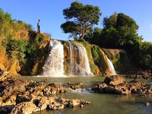 Pesona Air Terjun Toroan di Alam Madura yang Jatuh Langsung ke Laut