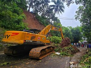 Sempat Lumpuh, Jalan Bagbagan-Kiaradua Sukabumi Kini bisa Dilalui