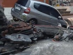 Banjir Terjang Gianyar, Warga Terjebak di Jalanan hingga Rumah Jebol