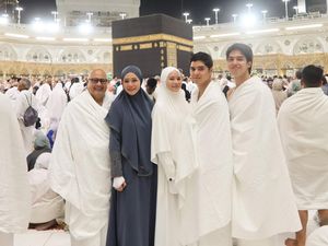 Momen Maia Estianty Umrah Bersama Mantu dan Keluarga