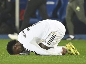 Xabi Alonso: Vini Dilanggar, Madrid Harusnya Dapat Penalti