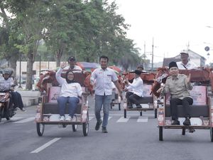 Presiden Prabowo Serahkan Becak Listrik di Jember, Prioritaskan Lansia