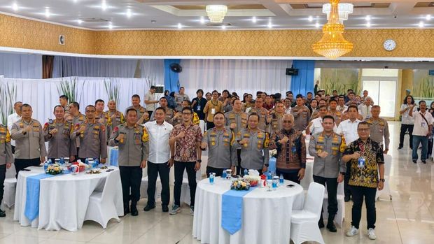 Kapolda Metro Jaya Irjen Pol Asep Edi Suheri membuka kegiatan Uji Kompetensi Wartawan (UKW) 2025, Senin (15/12/2025)