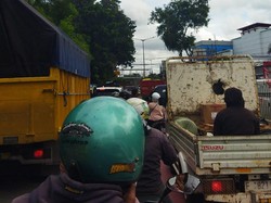 Pasar Induk Kramat Jati Kebakaran, Lalin Jalan Raya Bogor Macet
