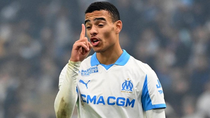 Mason Greenwood ngambek ke Calvin Verdonk yang menjegalnya di laga Ligue 1. Bintang Olympique Marseille itu ditarik keluar tak lama kemudian akibat cedera.