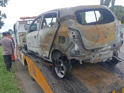 Mobil Agya Hangus Terbakar di Tol Belmera Medan, Tak Ada Korban