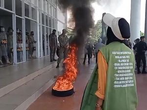 Ketua RT/RW Palopo Demo Tunggakan Insentif saat Walkot Hadiri Paripurna APBD