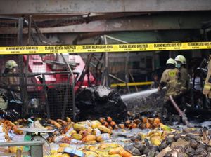 350 Lapak Pedagang Pisang-Pepaya di Pasar Induk Kramat Jati Terbakar
