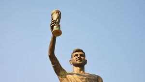 Foto: Lihat Patung Messi yang Kontroversial di India