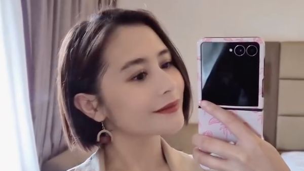 Gaya Sederhana Prilly Latuconsina Hadiri Pernikahan Fans, Anting Rp 35 Ribu