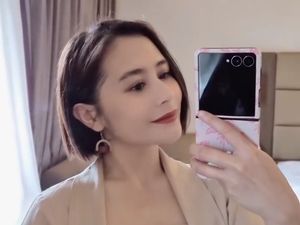 Gaya Sederhana Prilly Latuconsina Hadiri Pernikahan Fans, Anting Rp 35 Ribu