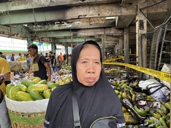 Pedagang di Pasar Kramat Jati Pasrah Kios Terbakar, Uang Jutaan Ikut Hangus