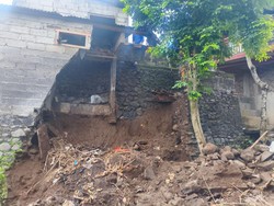 Hujan Deras Terjang Buleleng, Senderan Rumah Jebol-Tembok Dapur Roboh