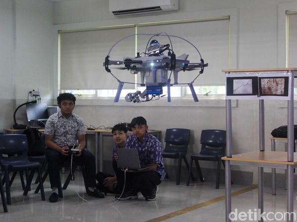 Tiga Pelajar SMA Kembangkan Drone Rajawali untuk Bencana