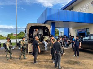 15 WN China Penyerang Sipil-5 TNI Diamankan di Kantor Imigrasi Ketapang