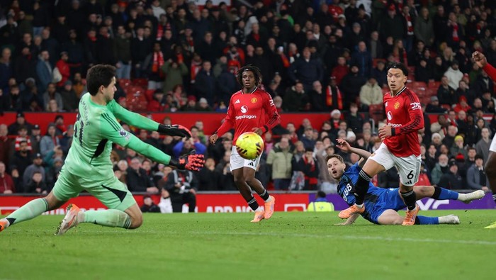 2 Penyelamatan Top Lammens Hindarkan MU dari Kekalahan