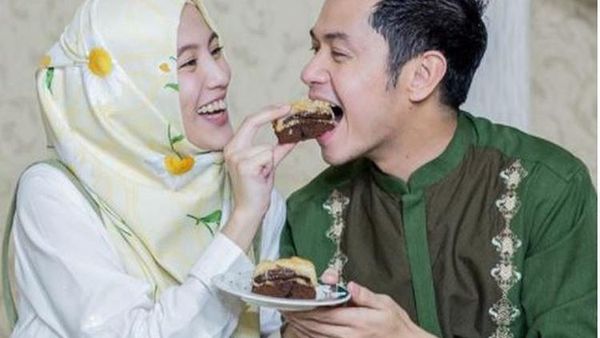 Romantisnya Alyssa Soebandono dan Dude Harlino Saat Cicip Dessert