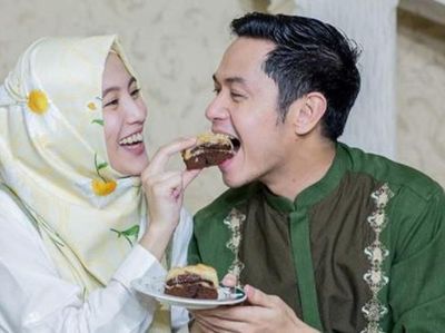 Romantisnya Alyssa Soebandono dan Dude Harlino Saat Cicip Dessert