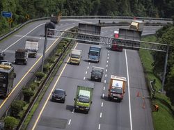 Tips Aman Berwisata Saat Nataru di Tengah Cuaca Tak Menentu