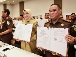 Bupati Ipuk Teken PKS Pidana Kerja Sosial, Dukung Penegakan Hukum Humanis