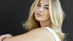 Cam Reading, Model Inggris Jadi Queen of Napoli