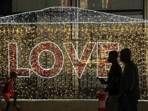 Dekorasi Cahaya Warnai Lagos saat Warga Hadapi Natal Paling Sulit