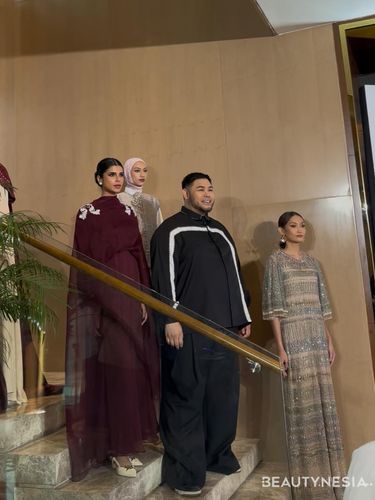 Garis Poetih Raya Festival 2026 gandeng 12 brand Indonesia. Mereka akan tampilkan ragam kreasi modest fashion menyambut Ramadan dan Idulfitri.