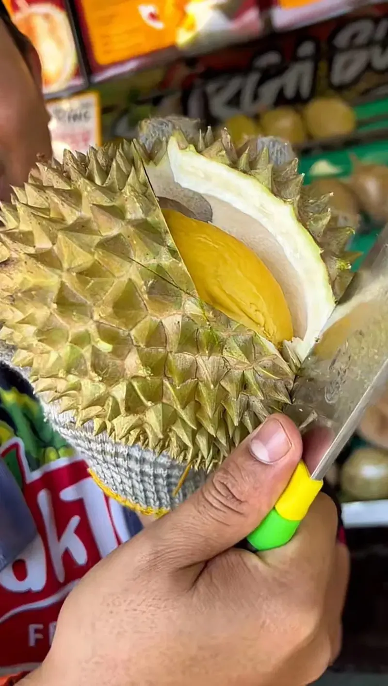 Ibu Hamil Dijamin Happy! Toko Ini Beri Gratis Durian Musang King