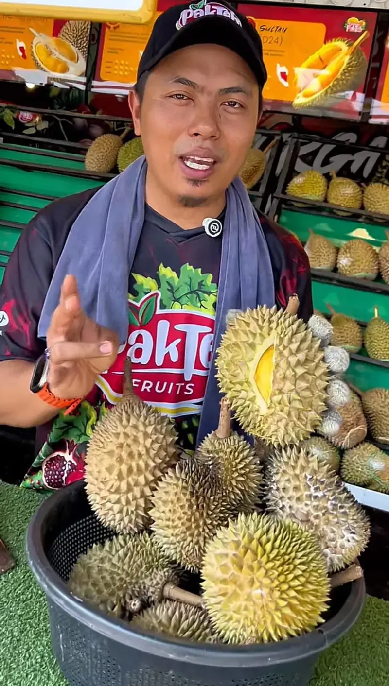 Ibu Hamil Dijamin Happy! Toko Ini Beri Gratis Durian Musang King