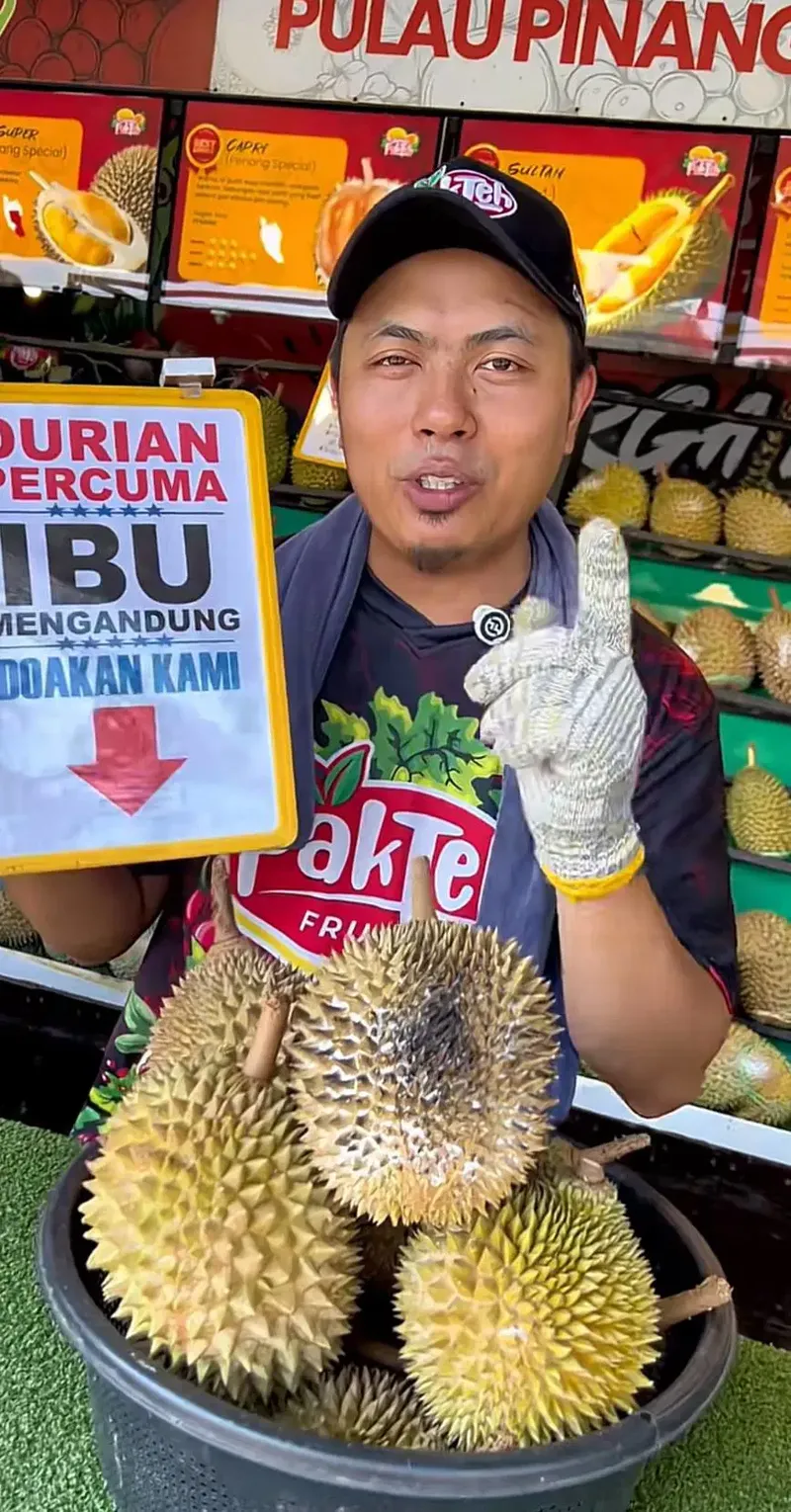 Ibu Hamil Dijamin Happy! Toko Ini Beri Gratis Durian Musang King