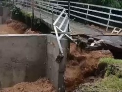 Akses 2 Dusun di Jember Putus Usai Jembatan Tergerus Banjir Luapan Sungai
