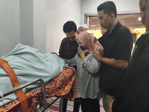 Tiba di Rumah Duka, Jenazah Kusnadi Disambut Isak Tangis