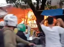 Kebakaran di Jalan Gatot Subroto Makassar, Damkar Dikerahkan ke Lokasi