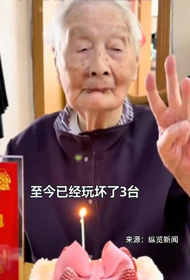 Kenalin Nih! Zhong Wenyu, Food Vlogger 100 Tahun Asal China