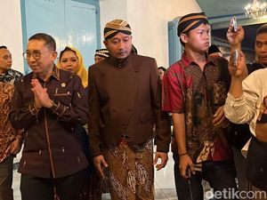 Fadli Zon Resmikan Panggung Sanggabuwono Keraton Solo, PB XIV Purbaya Absen