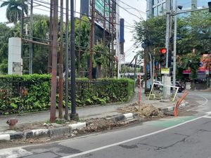 Dikeluhkan Warga, Pemkot Medan Sebut Relokasi Kabel Masih Berlangsung