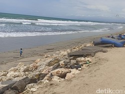 Bahaya! Abrasi Pantai Kuta Makin Parah, Pedagang-Wisatawan Tidak Nyaman