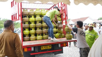 Berita dari Detik Finance: Pertamina Distribusikan 360 Ton LPG ke Aceh Lewat Laut hingga Udara