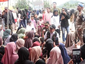 Menko PMK Tegaskan Pemerintah Percepat Pembangunan Huntara Bagi Korban Bencana