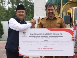 Mensos Serahkan Bantuan Senilai Rp 9 M ke Gubernur Aceh, Ini Rinciannya