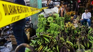 Meski Kios Hangus, Pedagang Pasar Kramat Jati Bertahan Berjualan