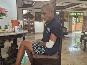 Viral Aksi Pemuda Selamatkan Lansia yang Terseret Banjir Gianyar Bali